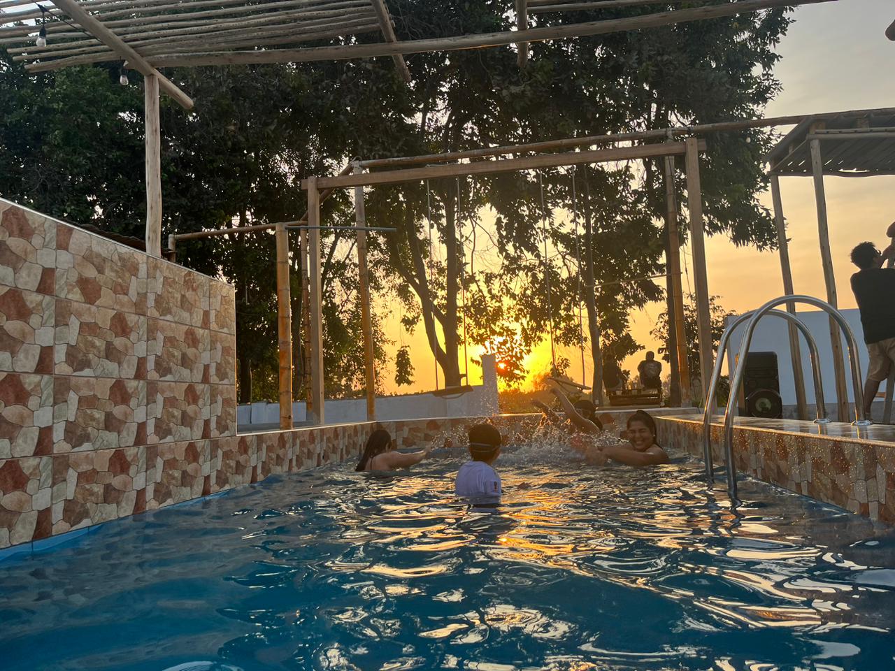 PISCINA + PARRILLA + ATARDECER + FOGATA - hasta 15 pers. de lunes a viernes